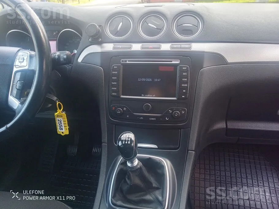 Ford Galaxy 2013 photo 2