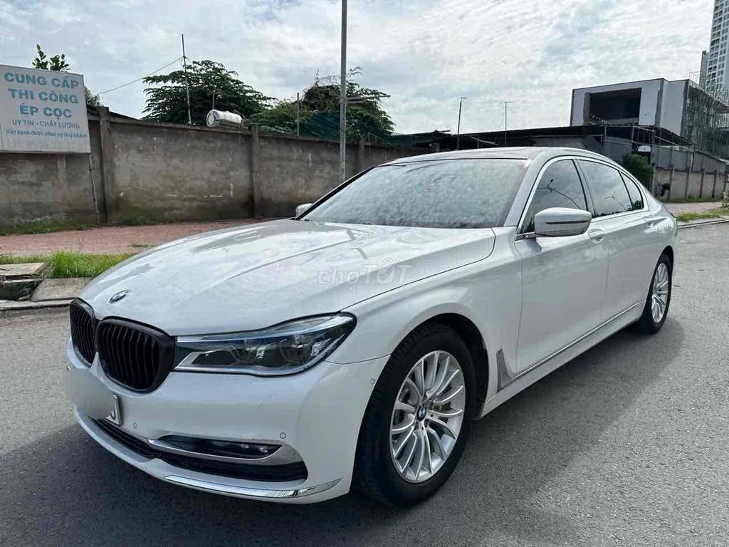 BMW 7 Series 2018 photo 3