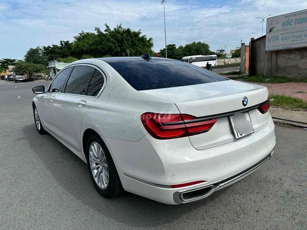 BMW 7 Series 2018 photo 4