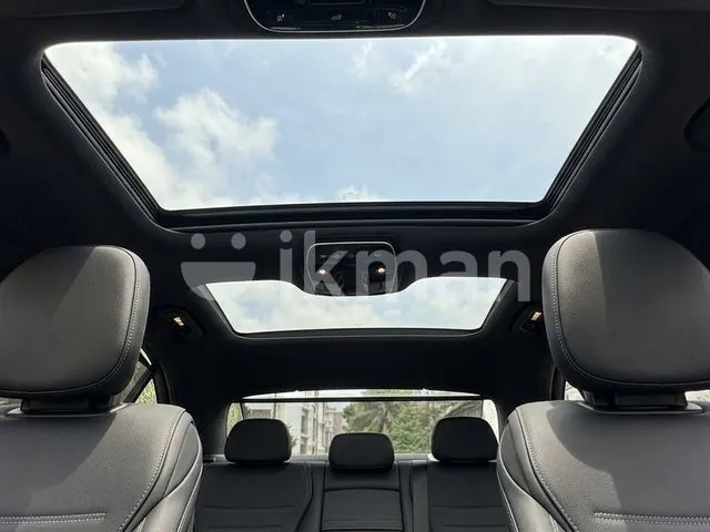 Mercedes-Benz C200 2025 photo 5