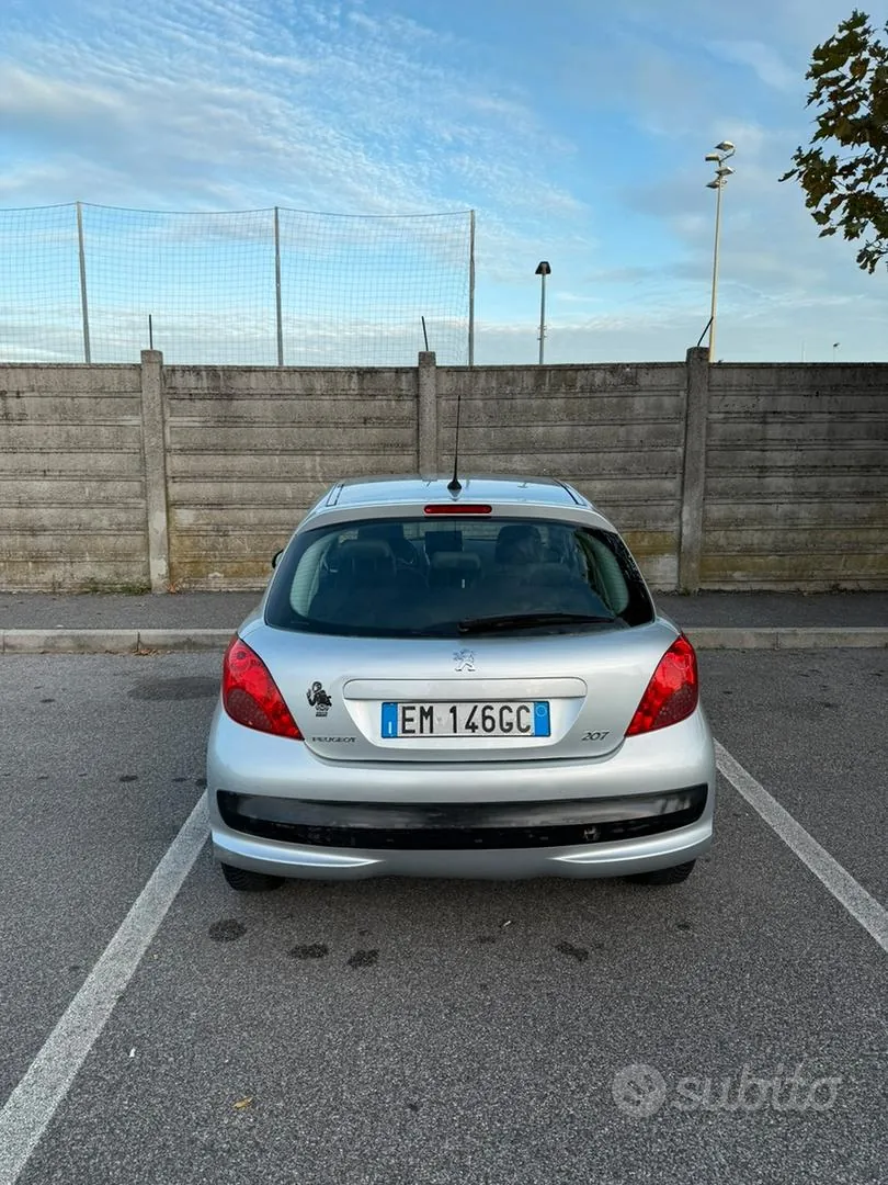 Peugeot 207 2006 photo 4