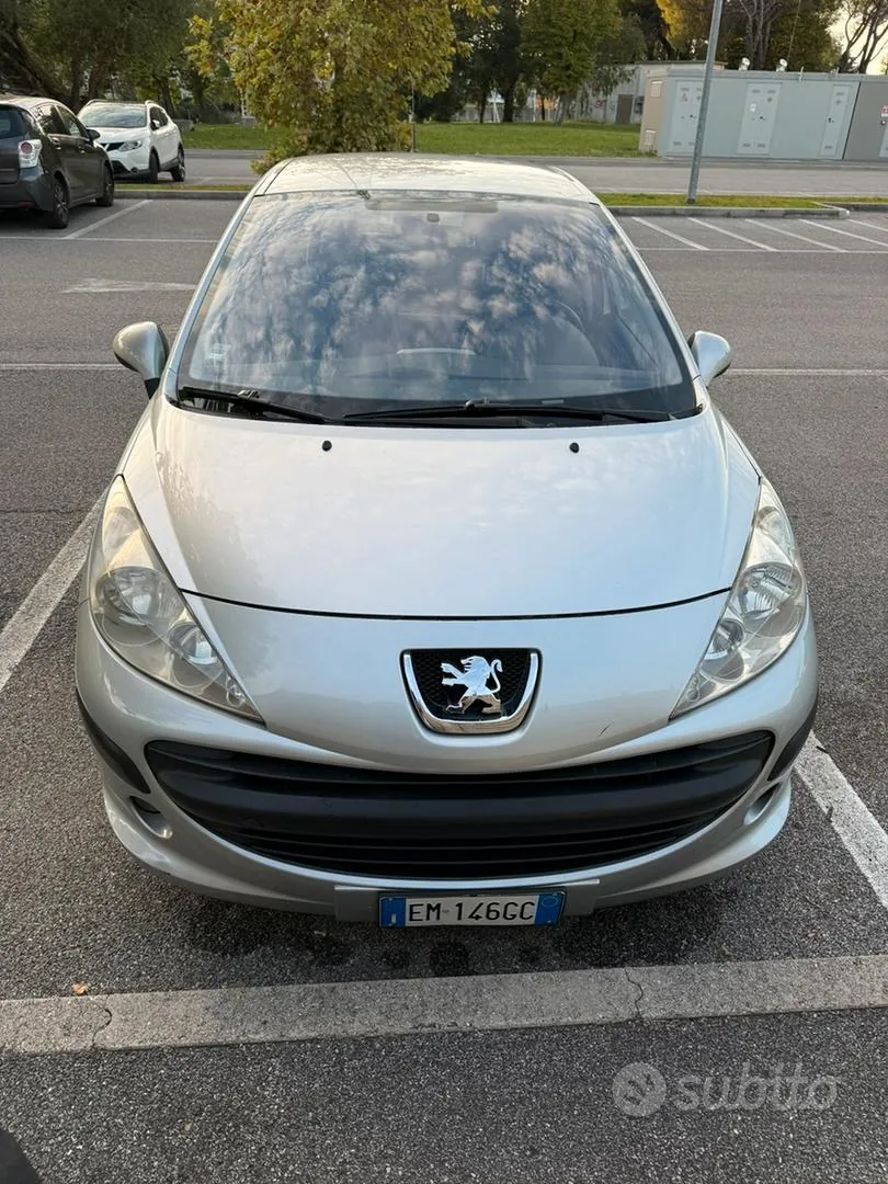 Peugeot 207 2006 photo 2
