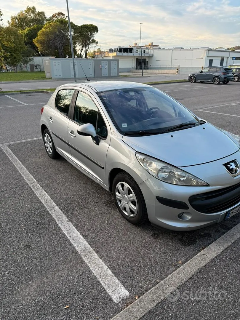 Peugeot 207 2006 photo 3