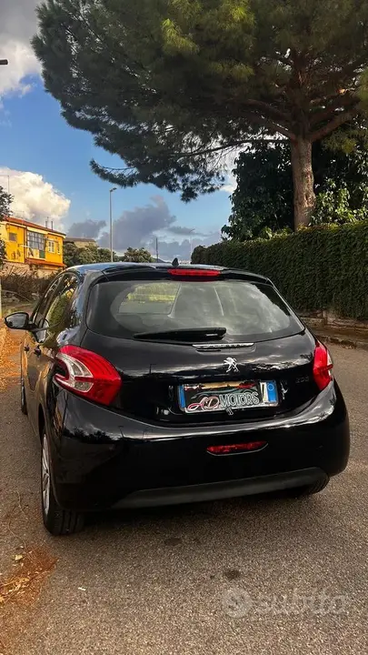 Peugeot 208 2015 photo 5