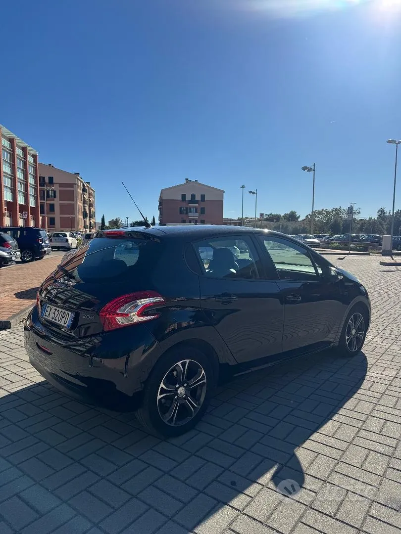 Peugeot 208 2014 photo 2