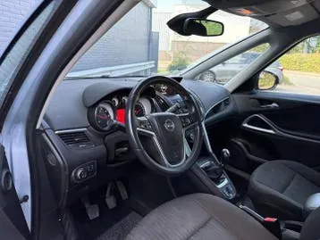Opel Zafira 2015 photo 3