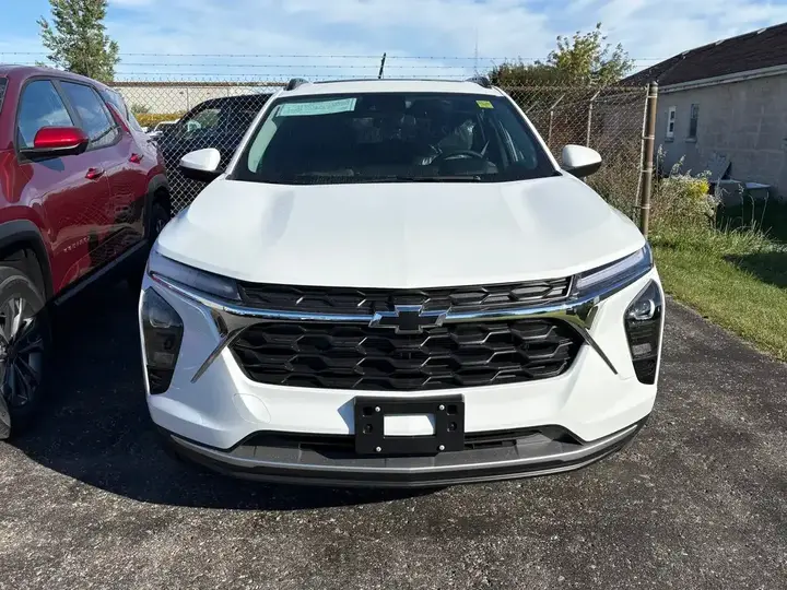 Chevrolet Trax 2026 photo 2