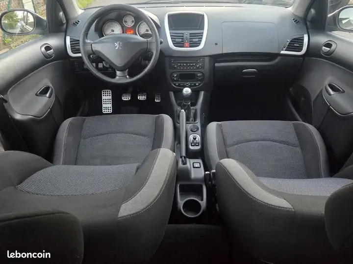Peugeot 206 2011 photo 3