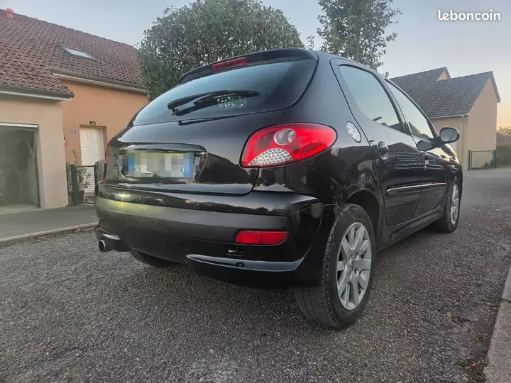 Peugeot 206 2011 photo 2