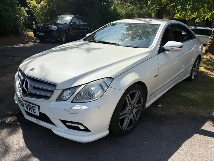 Mercedes-Benz E-Class 2009 photo 2
