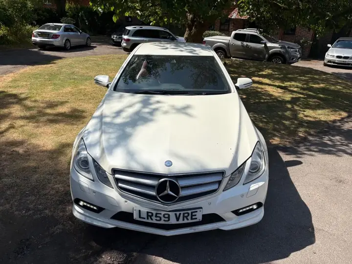 Mercedes-Benz E-Class 2009 photo 4