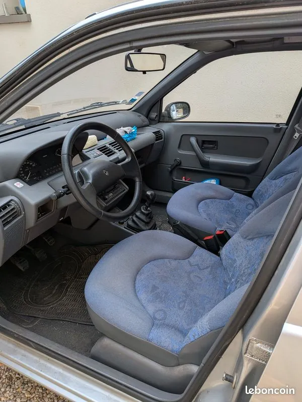 Renault Clio 1994 photo 3