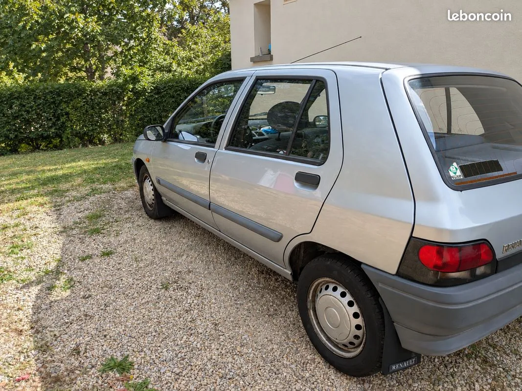 Renault Clio 1994 photo 2