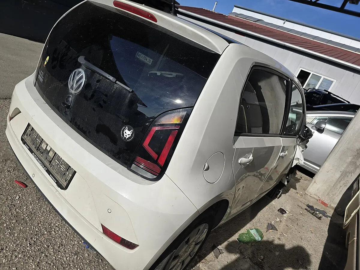 Volkswagen Up 2016 photo 3