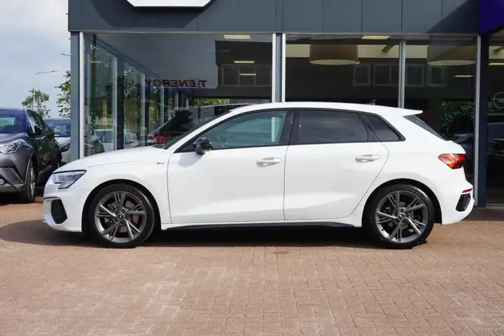 Audi A3 2022 photo 2