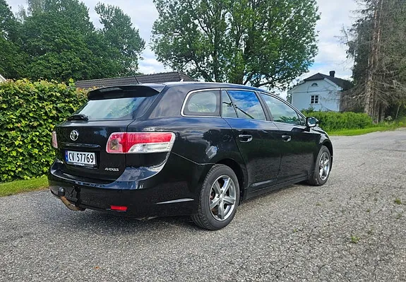 Toyota Avensis 2010 photo 3