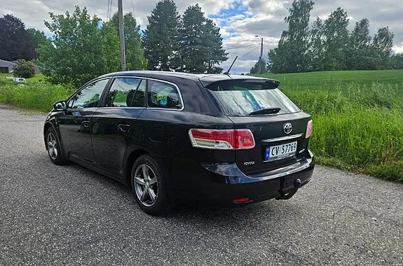 Toyota Avensis 2010 photo 2
