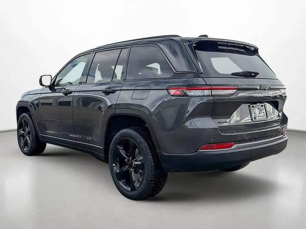 Jeep Grand Cherokee 2026 photo 3