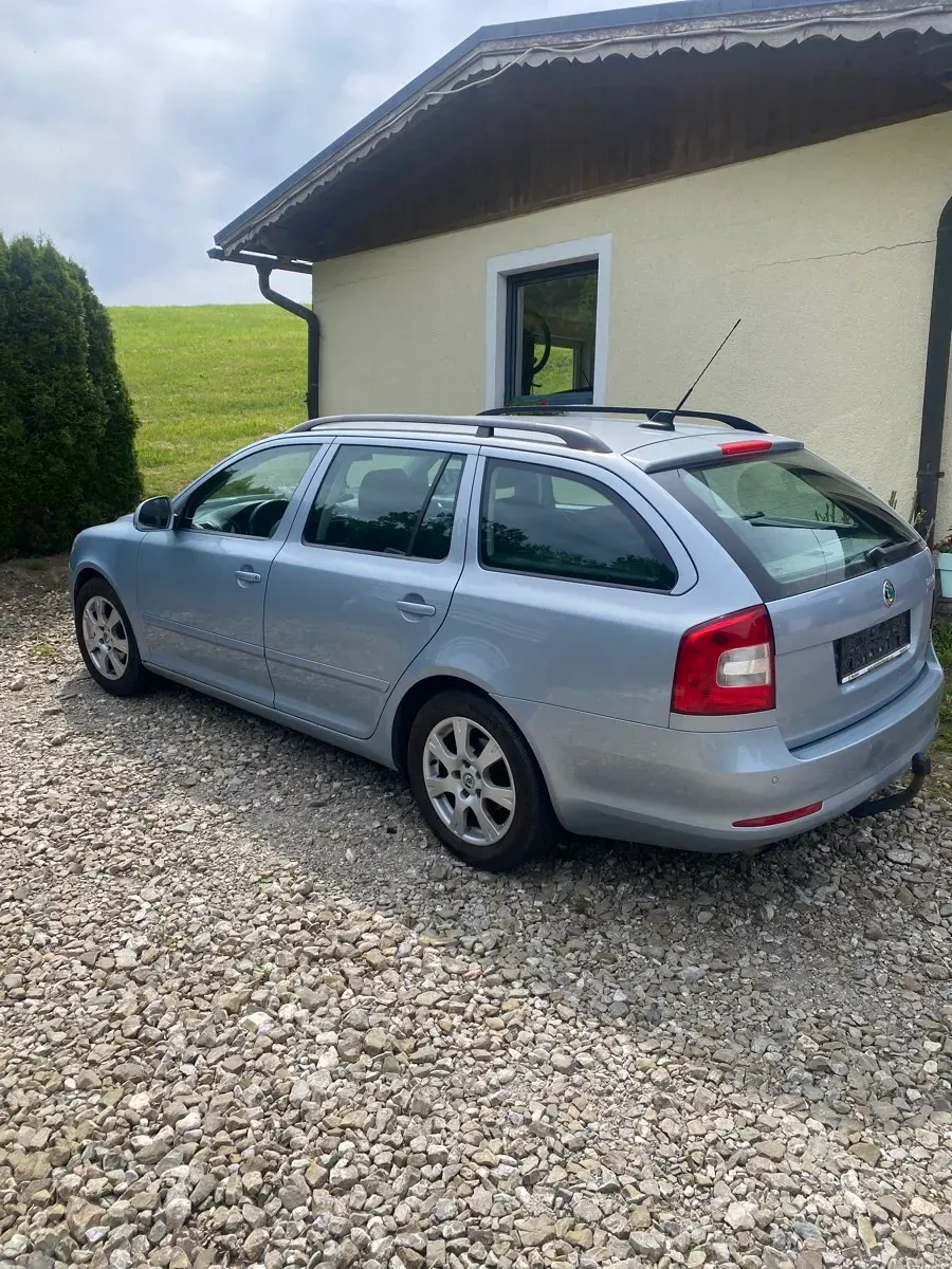 Skoda Octavia 2010 photo 2