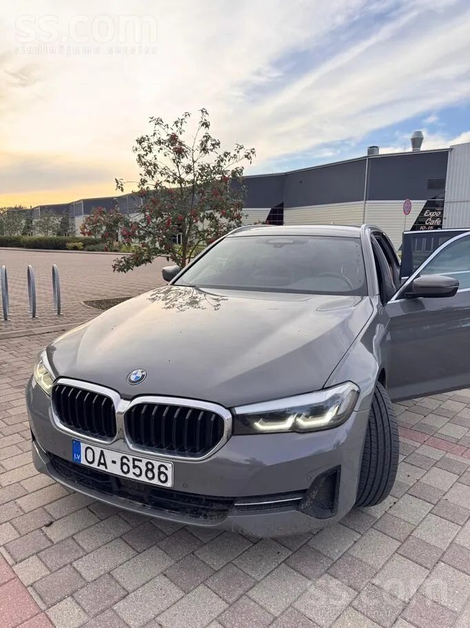 BMW 518D Touring 2021 photo 2