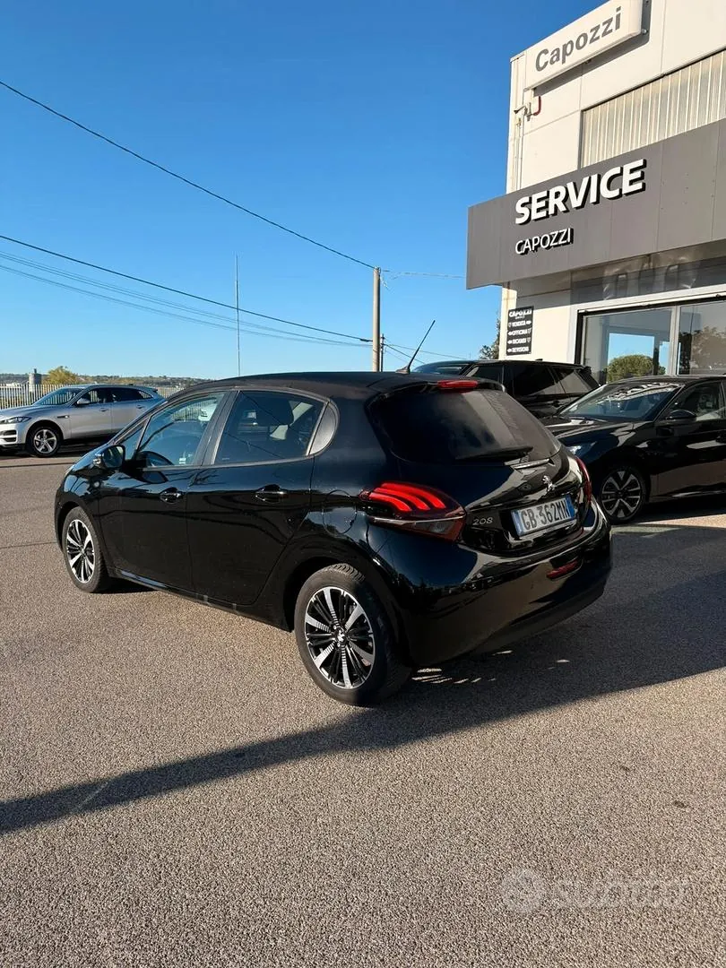 Peugeot 208 2020 photo 2