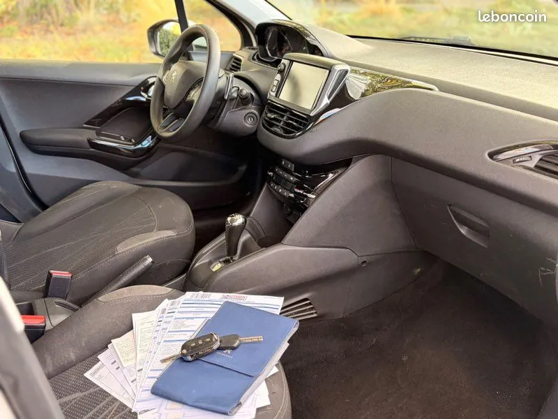 Peugeot 208 2014 photo 3