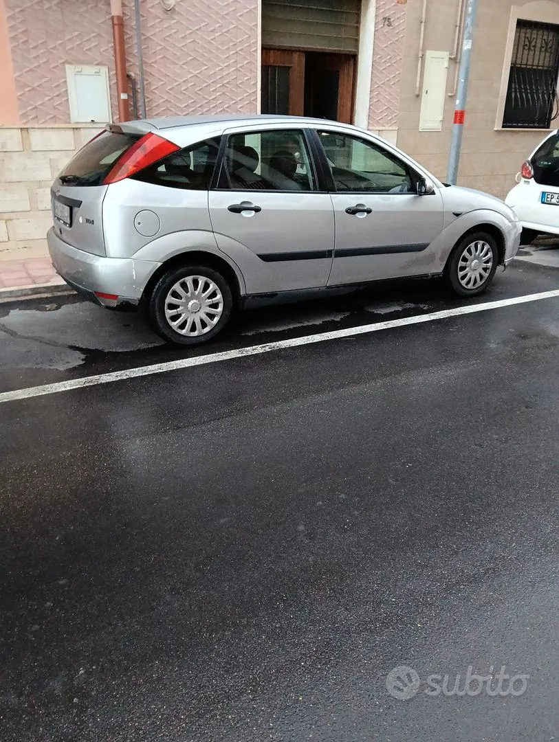 Ford Focus 2000 photo 2