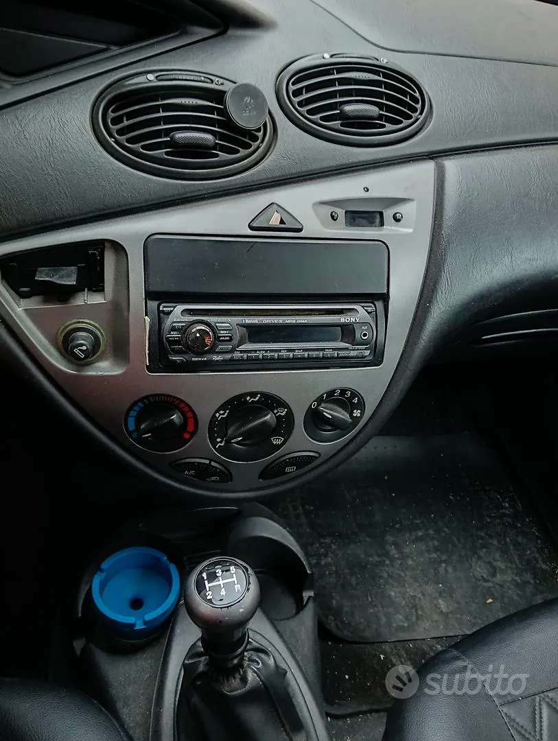 Ford Focus 2000 photo 4