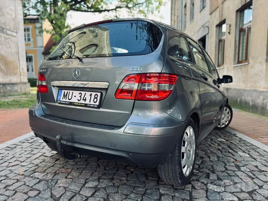 Mercedes-Benz B180 2010 photo 5