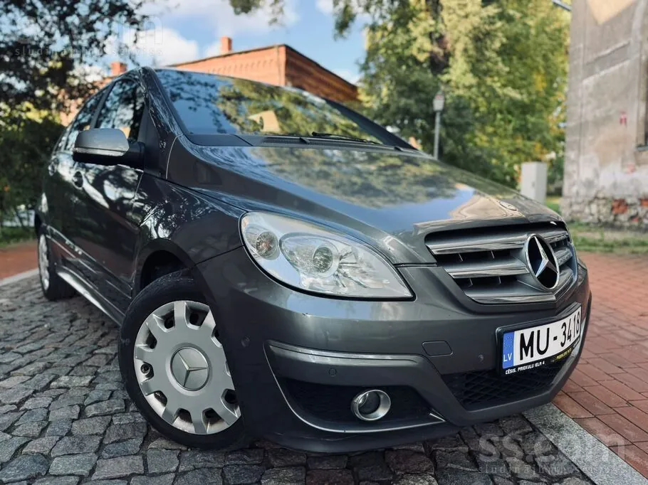 Mercedes-Benz B180