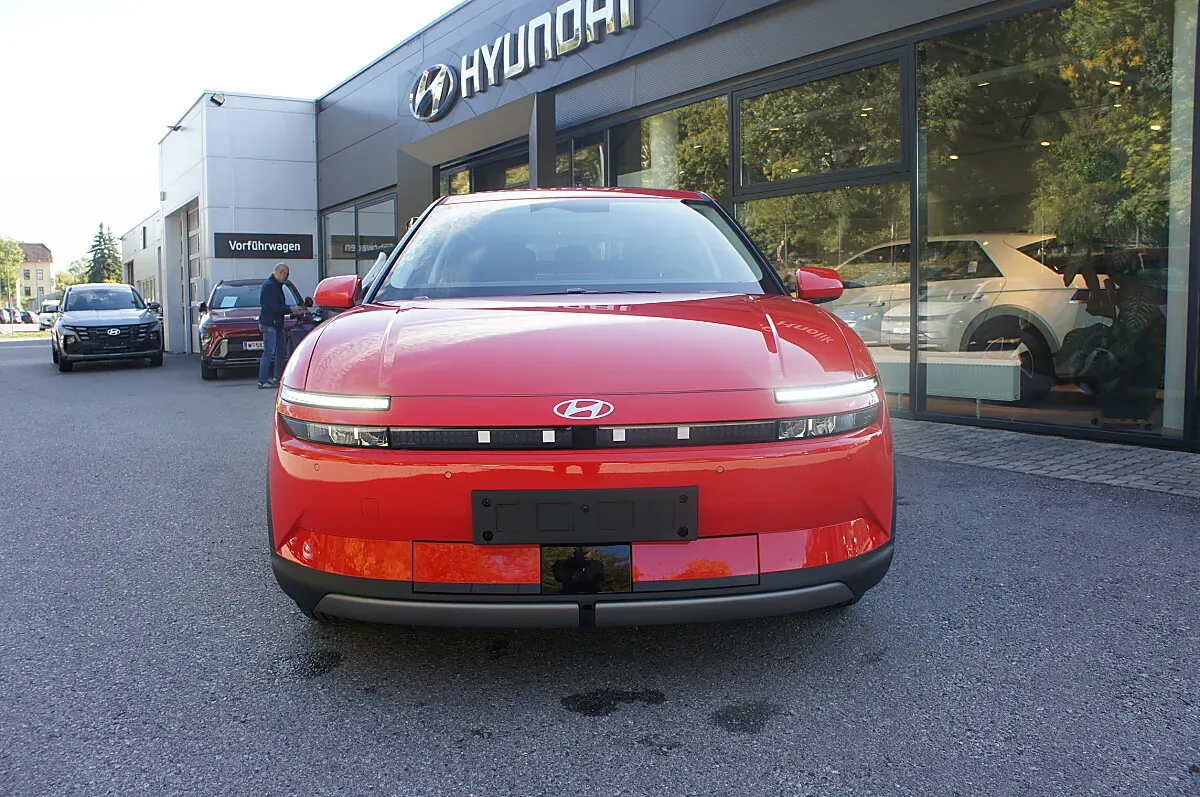 Hyundai Ioniq 3 photo 3