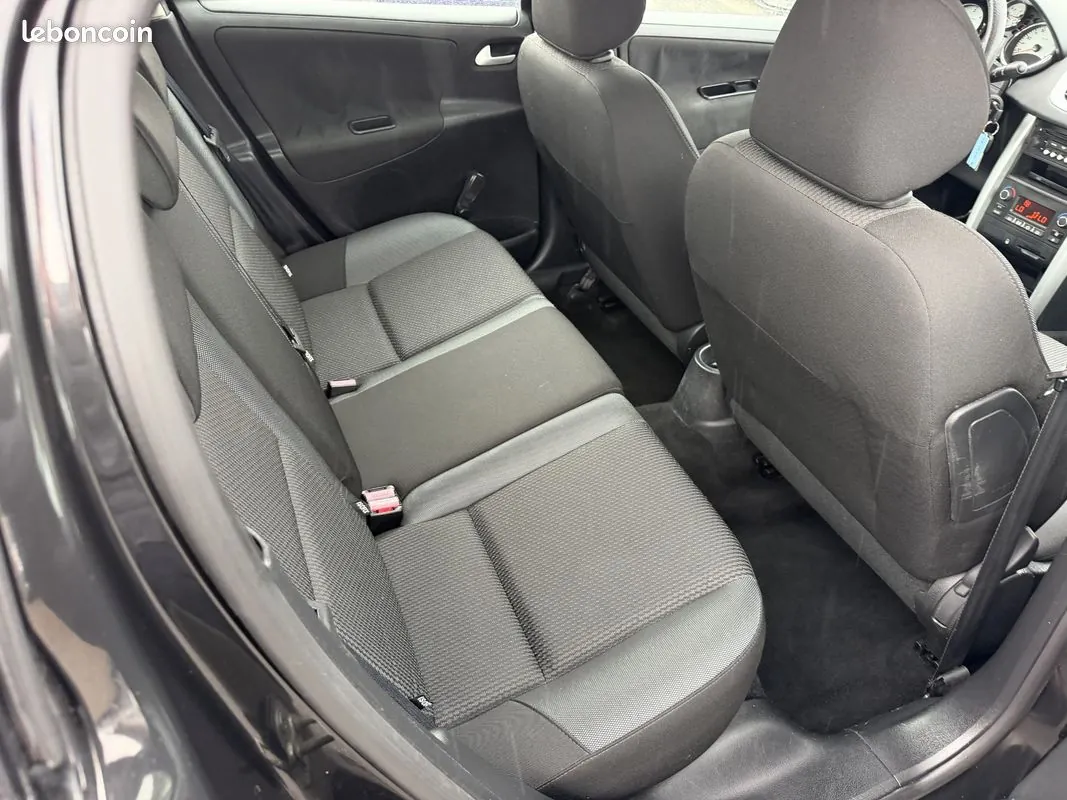 Peugeot 207 2011 photo 5