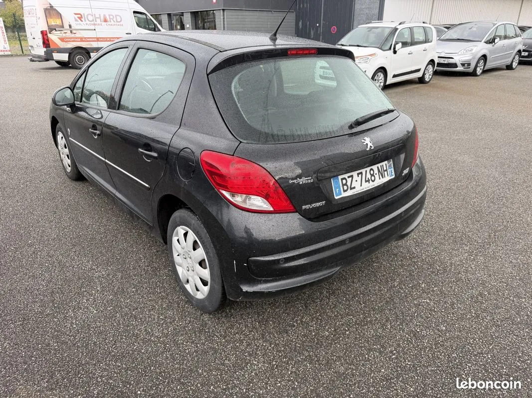 Peugeot 207 2011 photo 3