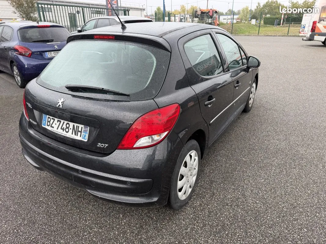 Peugeot 207 2011 photo 4