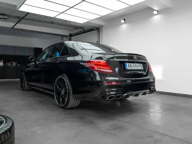Mercedes-Benz E-Class 2018 photo 3