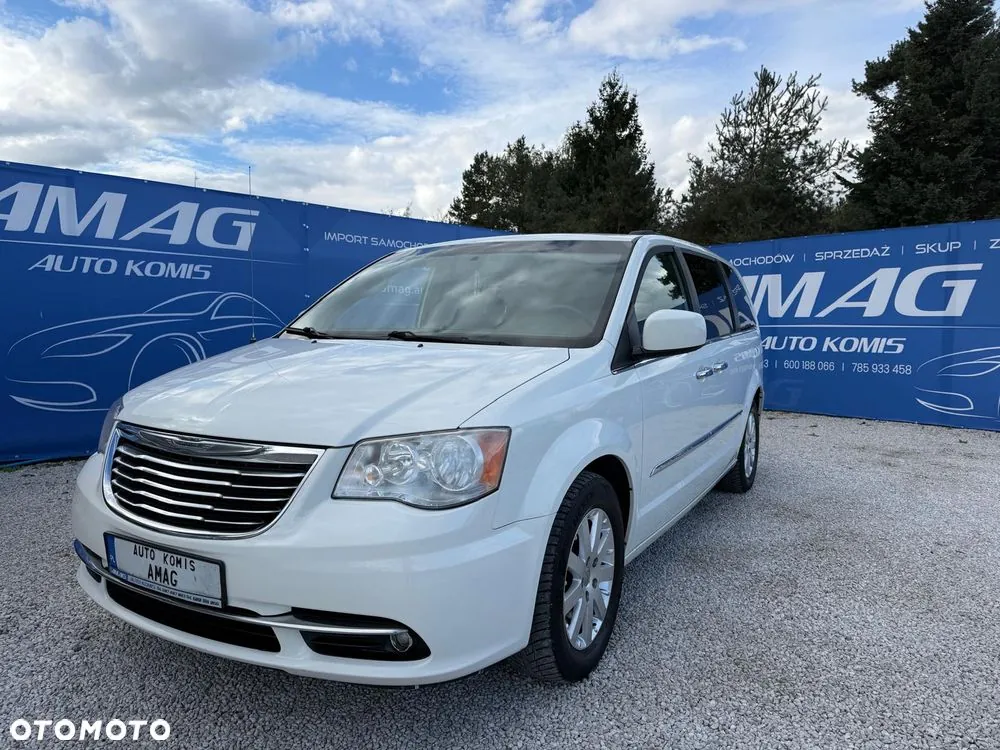 Chrysler Town & Country 2013 photo 2