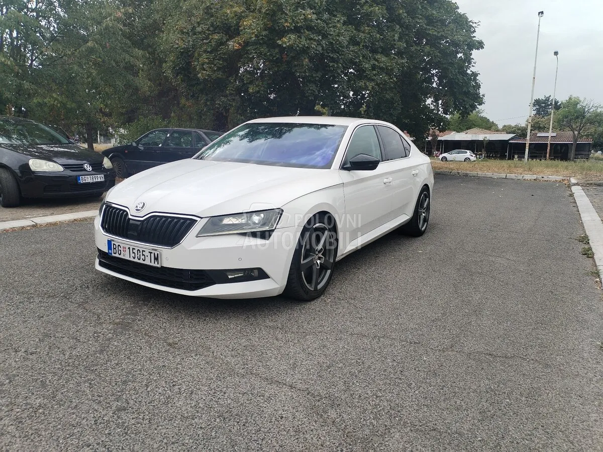 Skoda Superb 2018 photo 2