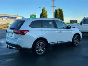 Mitsubishi Outlander 2017 photo 4
