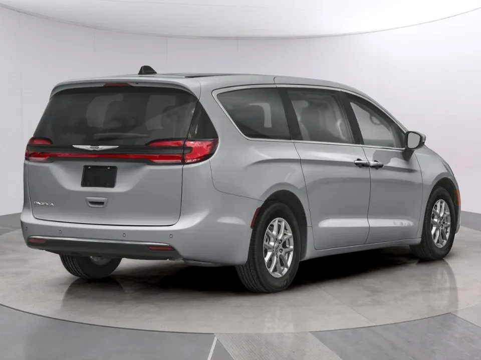 Chrysler Pacifica 2024 photo 2