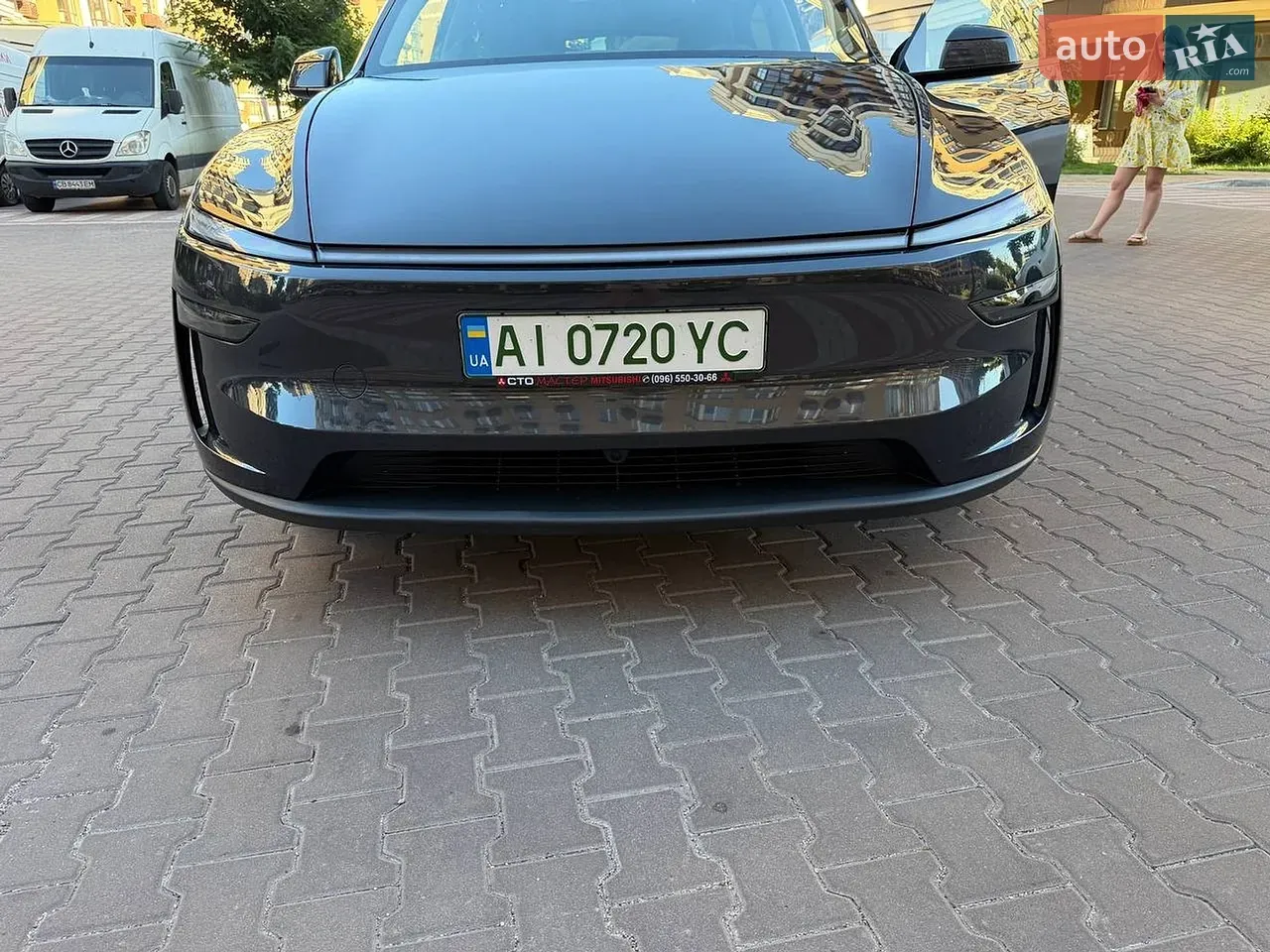 Tesla Model Y 2025 photo 2