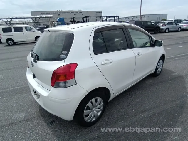 Toyota Vitz 2009 photo 4