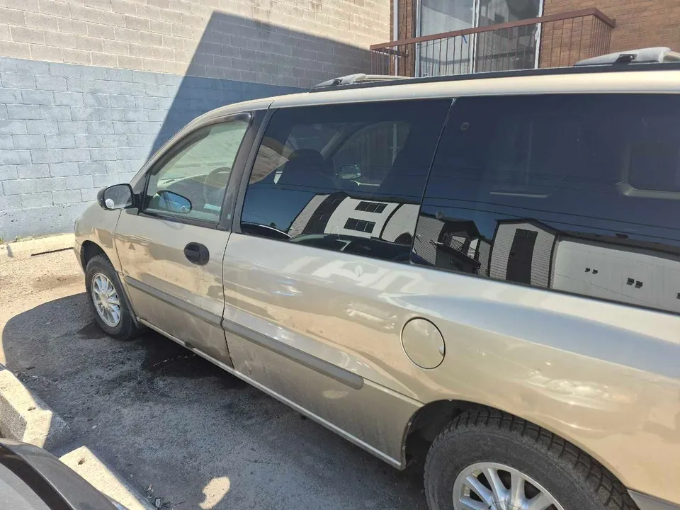 Ford Windstar 1999 photo 2