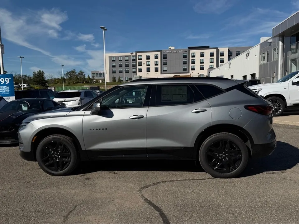 Chevrolet Blazer 2026 photo 2