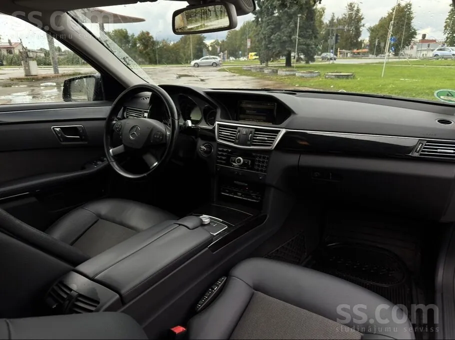 Mercedes-Benz E300 2010 photo 5