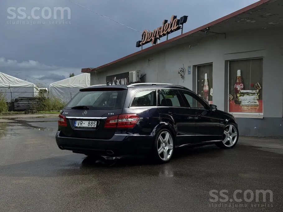 Mercedes-Benz E300 2010 photo 3