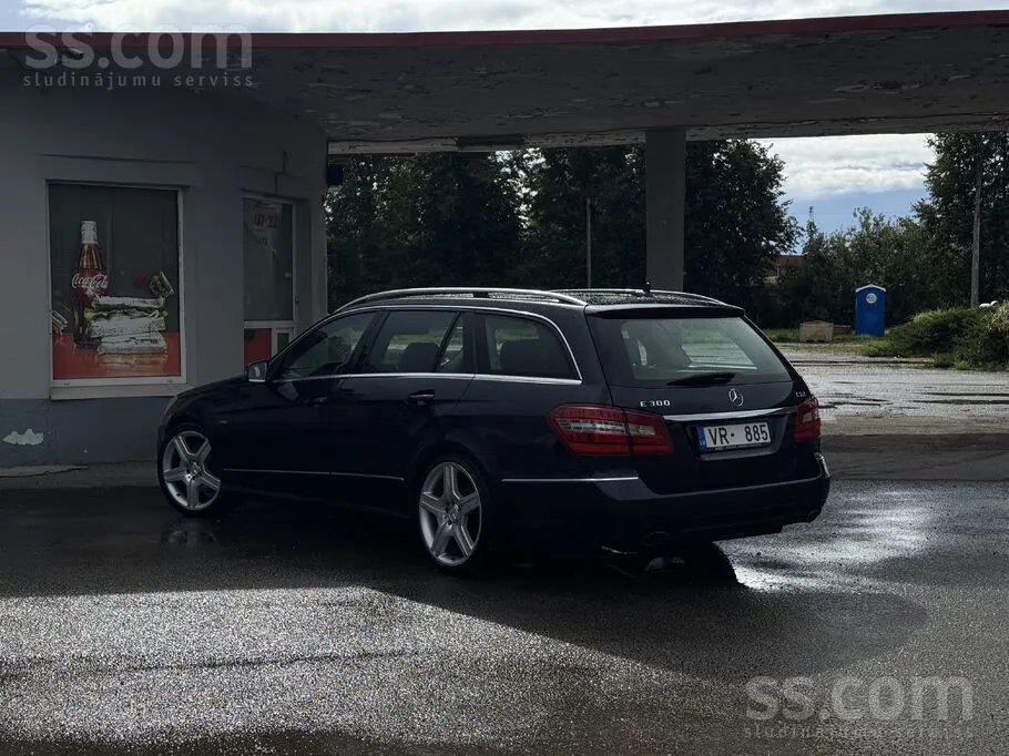Mercedes-Benz E300 2010 photo 4