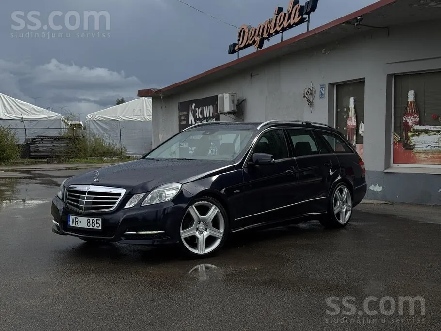 Mercedes-Benz E300 2010 photo 2
