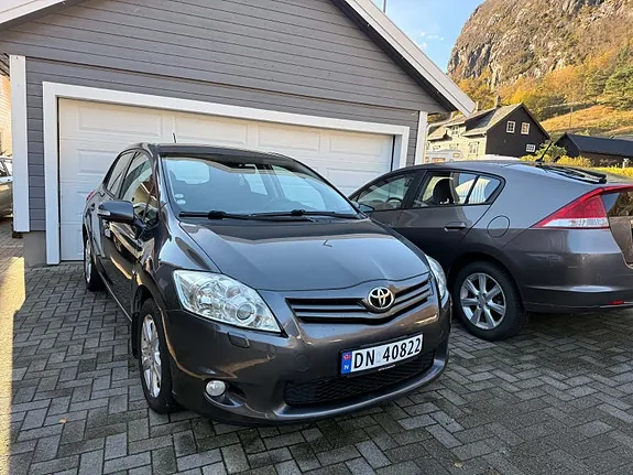 Toyota Auris 2010 photo 4