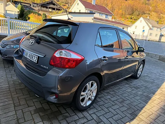 Toyota Auris 2010 photo 5