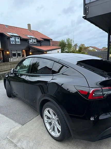 Tesla Model Y 2023 photo 4